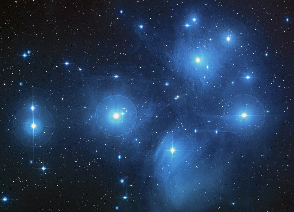 プレアデス星団（M45、七姉妹星団）